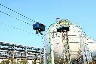 镇海炼化：飞索智能巡检机器人！大连院：污油泥清理防爆机器人