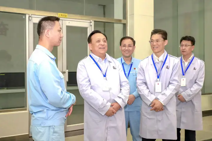 侯启军出席第七届跨国公司领导人青岛峰会相关活动