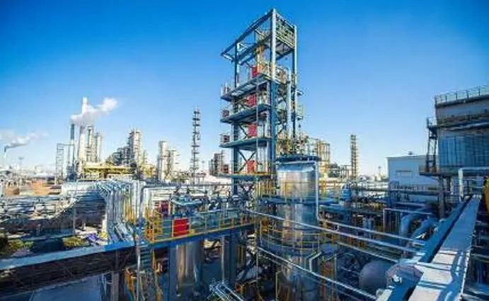 中国石油大庆炼化紧跟国家能源战略进行业务布局，推进资源循环高效利用，积极培育新质生产力，加速推进企业绿色低碳转型