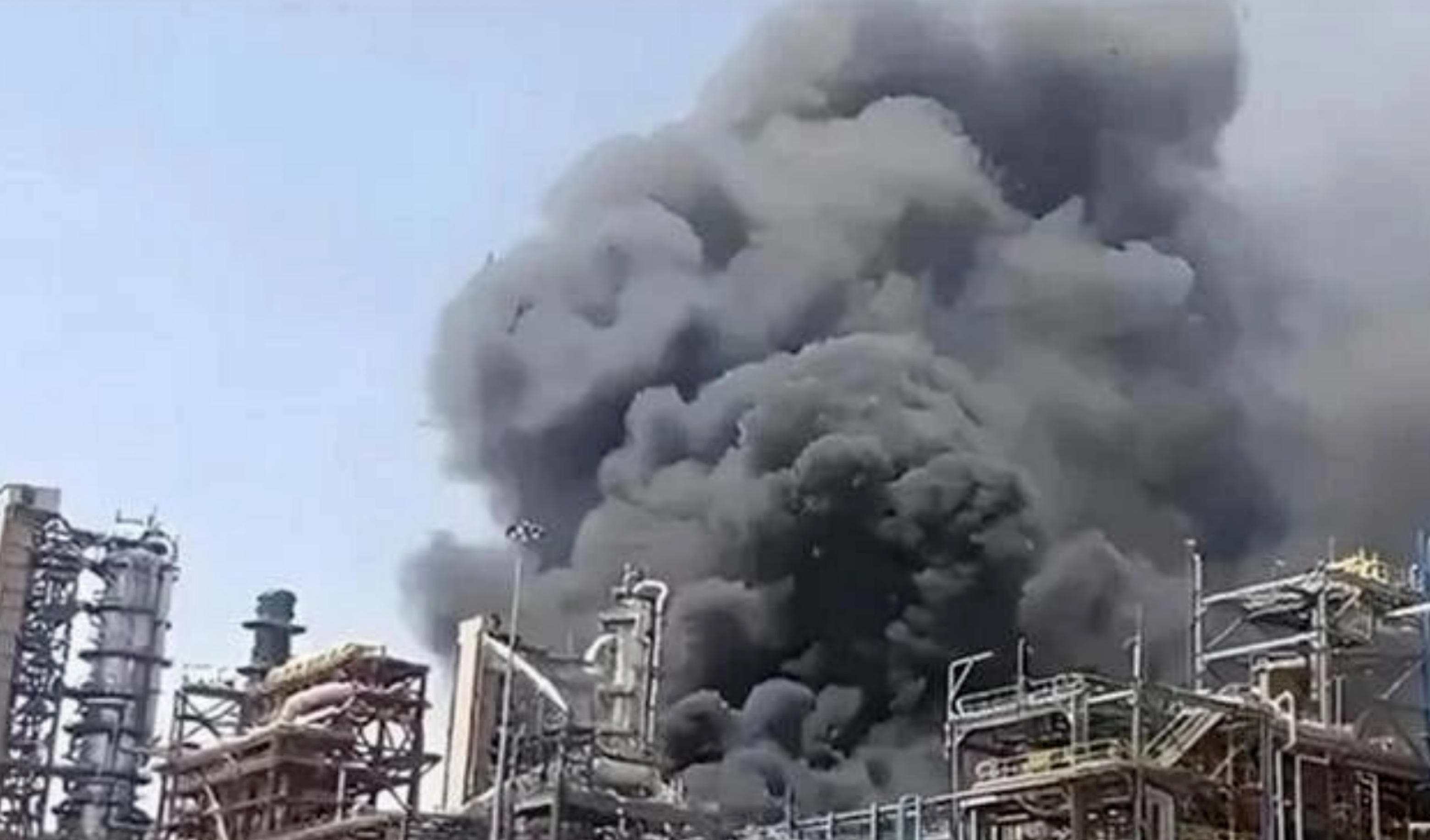 致 15人受伤！印度一大型炼化基地石脑油管道爆燃